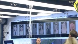 Big Brother 2016 - Water leaks in to lounge as rain floods the house