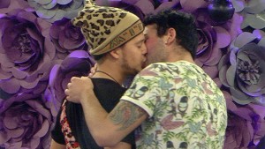Big Brother 2016 - Ryan Ruckledge and Hughie Maughan kiss