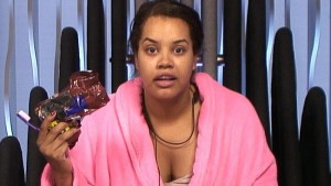Big Brother 2016 - Lateysha Grace hands over secret chocolate digestive stash